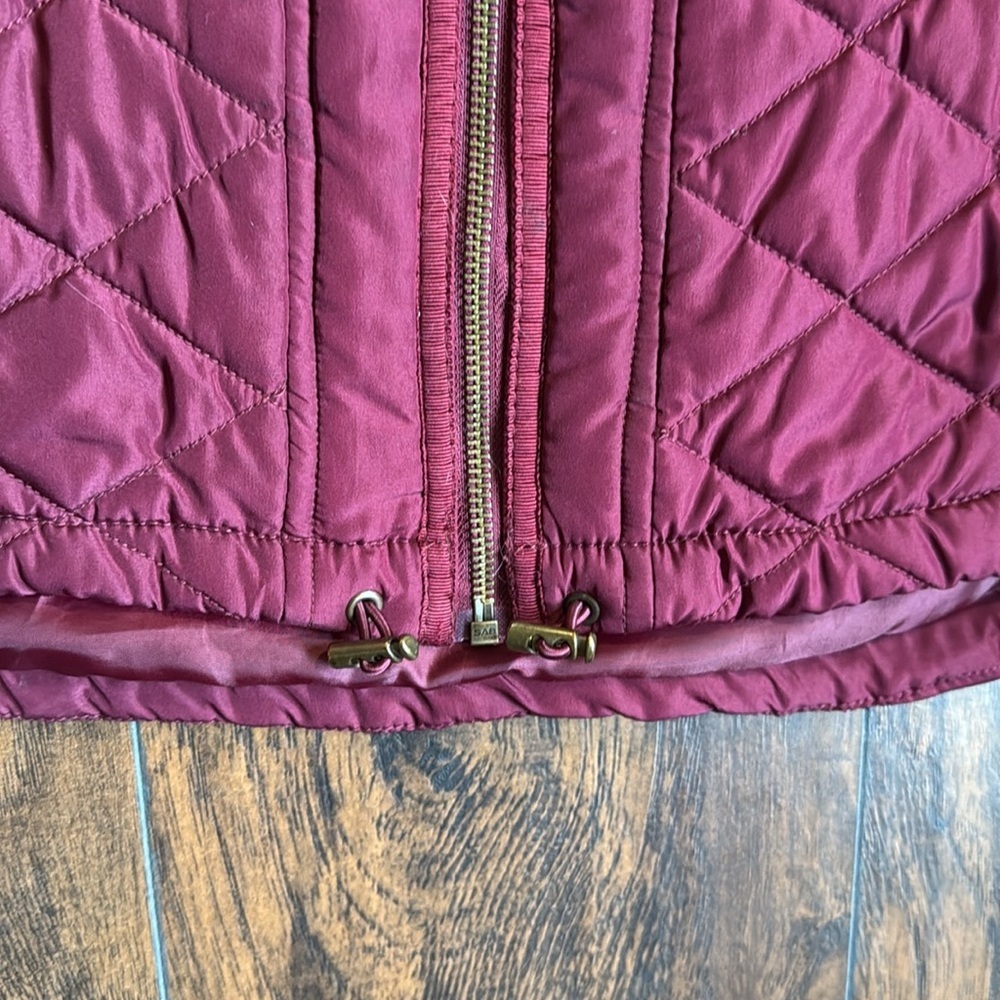 Maurices Quilted Zip-Up Vest Maroon size L (D4) - Picture 3 of 4